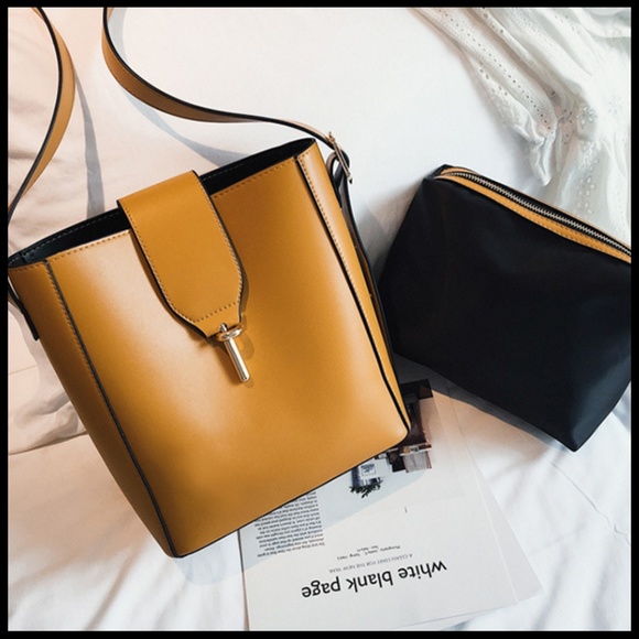 zenleather Handbags - NEW PARIS Bucket Bag
